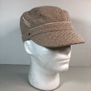 Beige newsboy / bakers boy style hat